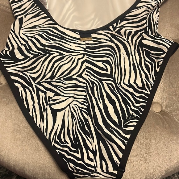 Michael Kors, one piece swimsuit, black and white zebra print, fully lined, new - Picture 4 of 10